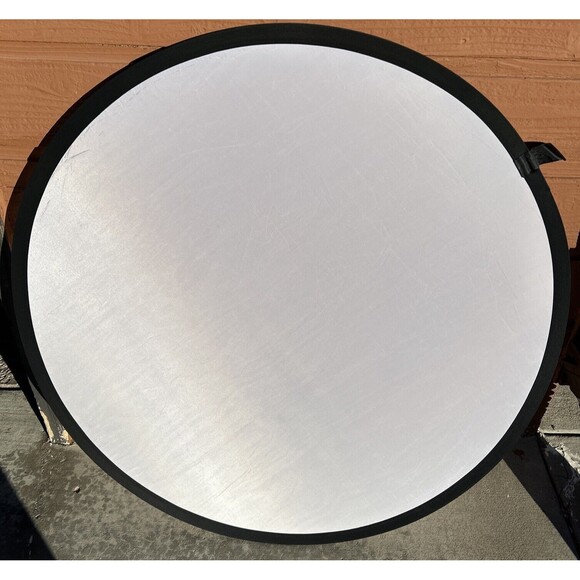 Fotodiox Pro Collapsible Background- 42”Round-Silver-gold-white-black w/16” tote - Picture 6 of 9